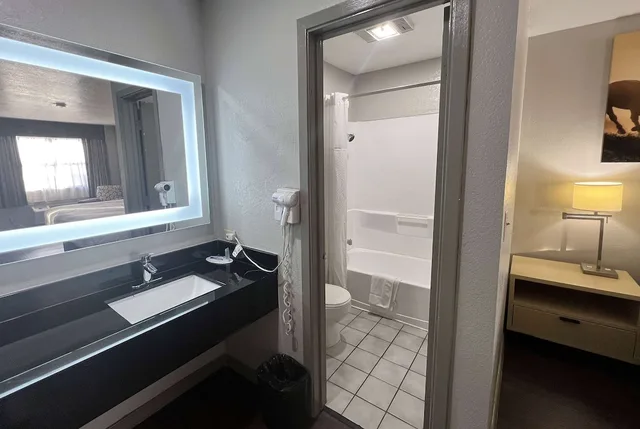 Deluxe, 2 Queen Beds, Days Inn By Wyndham Canton 10/10