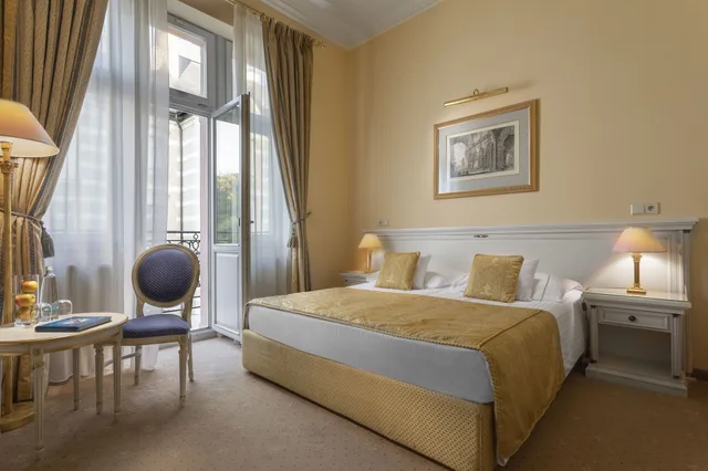 غرفة كلاسيكية بسرير كينج بشرفة، Savoy Westend Hotel 3/7
