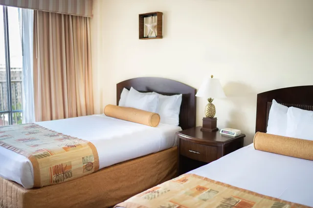 Room, Double Bed, Waikiki View، Outrigger Waikiki Paradise 4/8