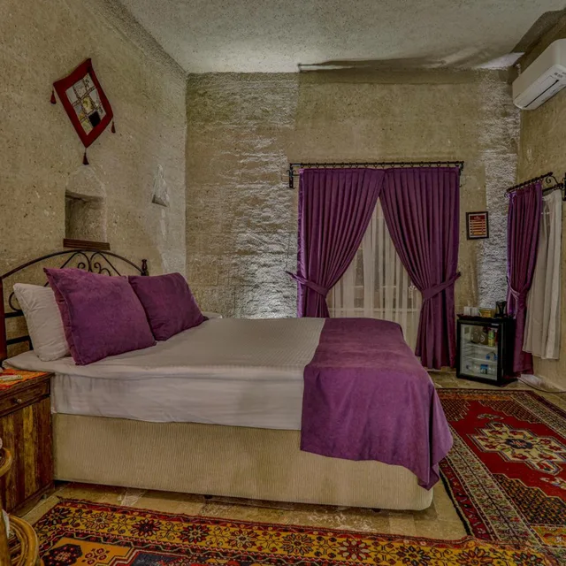 Cave, Double Bed، Hidden Cave 6/10