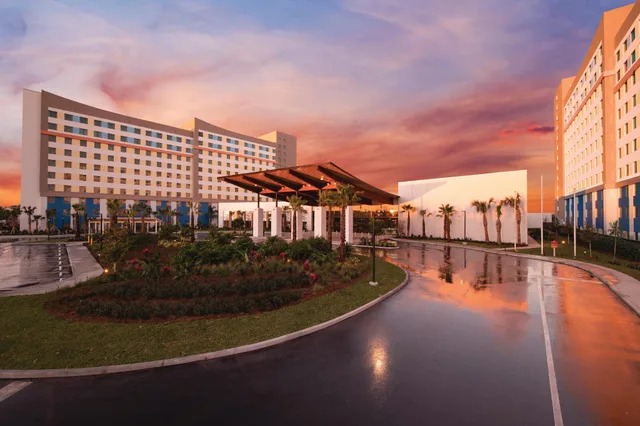 غرفة رباعية بسرير كوين وسرير كوين، Universal's Endless Summer Resort - Dockside Inn and Suites 1/1