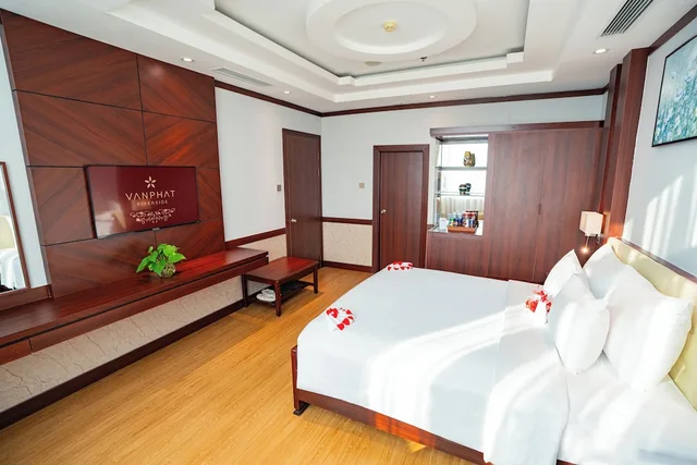 جناح تنفيذي بسرير كينج بإطلالة على النهر، Van Phat Riverside Hotel 1/10