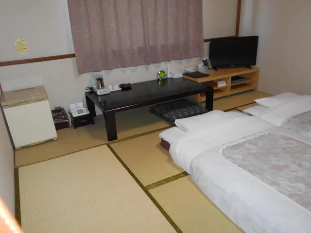 غرفة يابانية بفرشتي فوتون للمدخنين، New Central Hotel Katsuta 2/2