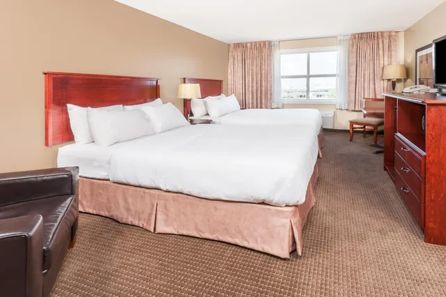 Room, King Bed, 2 Queen Beds, Ramada by Wyndham Sherwood Park 1/10