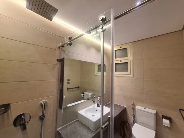 Three Bedroom Apartment with Balcony and View، Mirage Taiaa Hotel Apartments 4/5