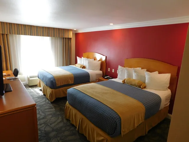 غرفة قياسية بسريرين كوين، Best Western Plus Anaheim Orange County Hotel 7/10