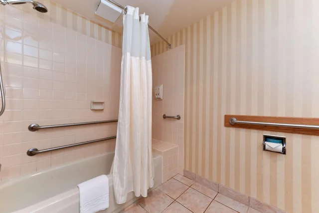 غرفة بسرير كوين، Best Western Plus Landmark Inn 4/4