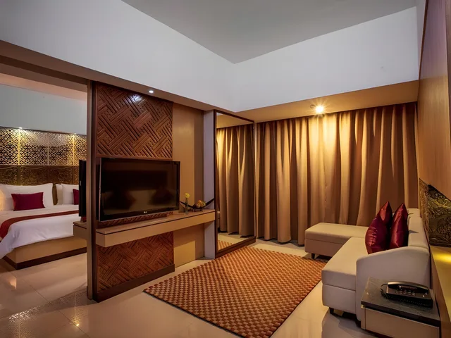 Beach, Suite, King Bed, Sofa, Balcony، Horison Seminyak 2/2