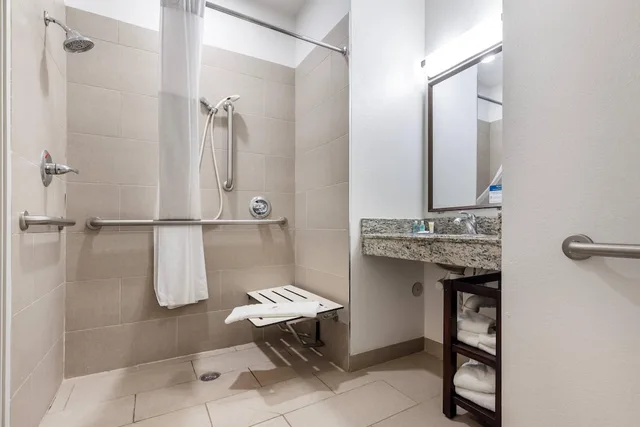 غرفة بسرير كوين لذوي الإعاقة، Comfort Inn & Suites Aztec - Farmington Area 4/4