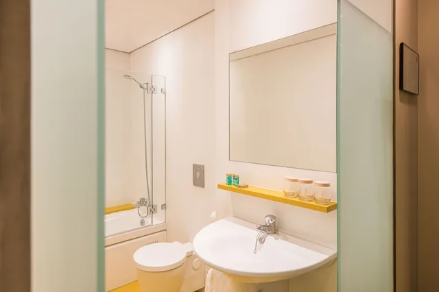 غرفة ثلاثية، Emporda Hotel 4/4
