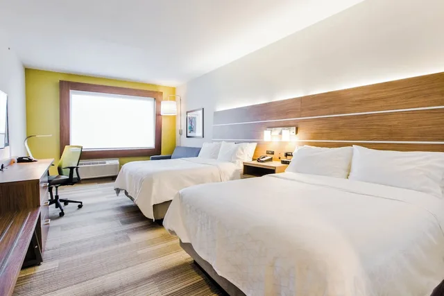 جناح بسريرين كوين مع أريكة، HOLIDAY INN EXPRESS & SUITES WEST EDMONTON-MALL AREA 2/7