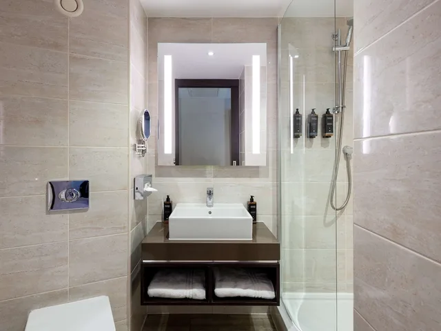 غرفة سوبيريور بريفيليج بسرير مزدوج، Mercure Edinburgh Haymarket 7/8