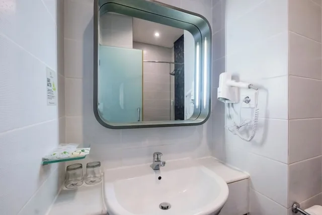 Zest Twin Room، Swiss-Belexpress Jemursari Surabaya 9/10