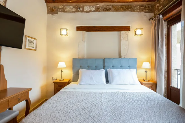 جناح بإطلالة على المسبح بشرفة، Phaedra Suites - Adults Only 1/2