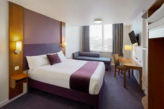 غرفة قياسية بسرير مزدوج، Premier Inn Llandudno (Glan Conwy) 1/2