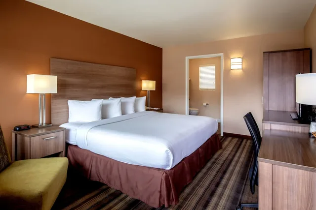 غرفة ديلوكس ركنية بسرير كينج، Boulder University Inn 1/5