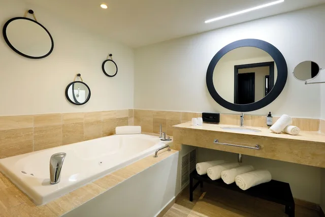 Junior Suite, Single, 2 Queen Beds, Ocean Front, Sofa، Grand Palladium Jamaica Resort & Spa-All Inclusive 3/4