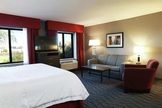 جناح استوديو تنفيذي بسرير كينج مع أريكة، Hampton Inn & Suites Temecula 2/8