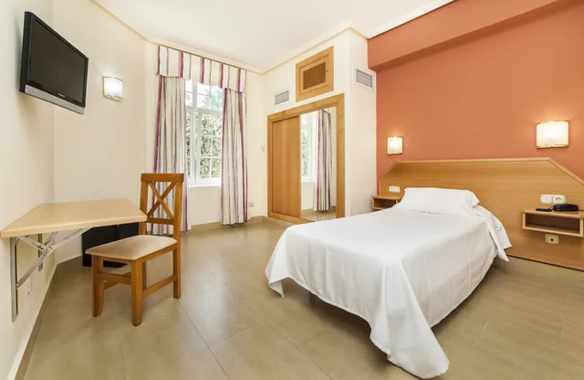 Room, Single, Twin Beds, Globales Reina Cristina 1/8