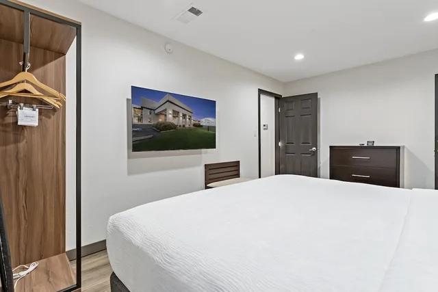 Suite, 2 King Beds, Baymont by Wyndham Beaumont 2/6