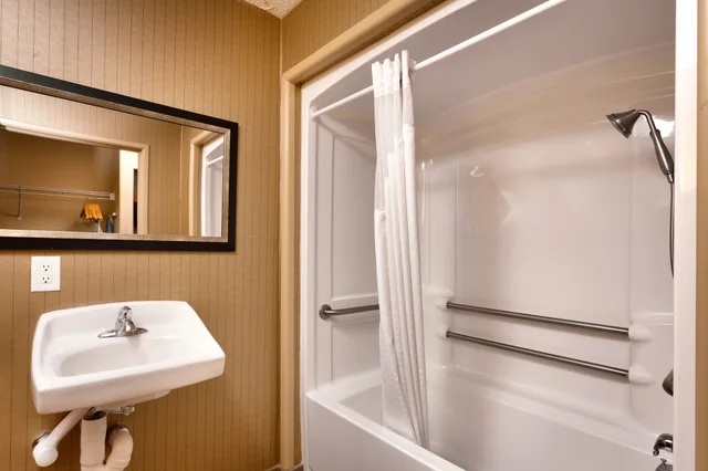 جناح بسرير كينج وسريرين كوين لذوي الإعاقة، Holiday Inn Express Hotel Suites Grand Junction 7/8
