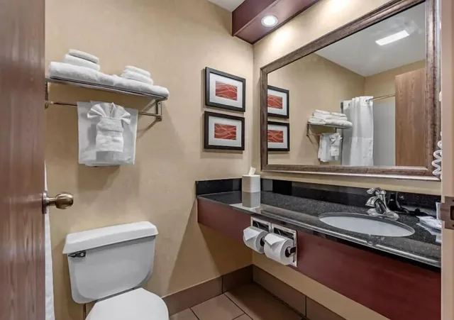 غرفة قياسية بسرير كينج، Comfort Inn Augusta Me 10/10