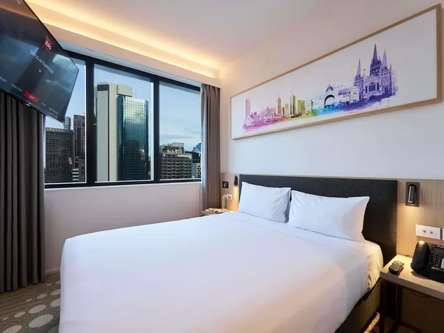 Compact, Queen Bed، Ibis Melbourne Central 1/7