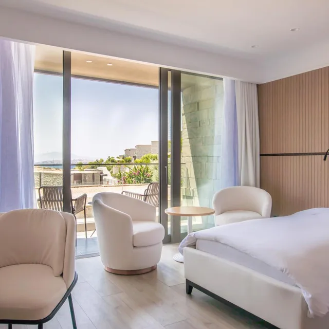 غرفة ديلوكس بإطلالة جزئية على البحر، METT Hotel & Beach Resort Bodrum 1/3