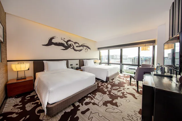 غرفة ديلوكس بسرير مزدوج أو سريرين منفصلين بإطلالة على المسبح، City of Dreams Nobu Hotel Manila 2/4