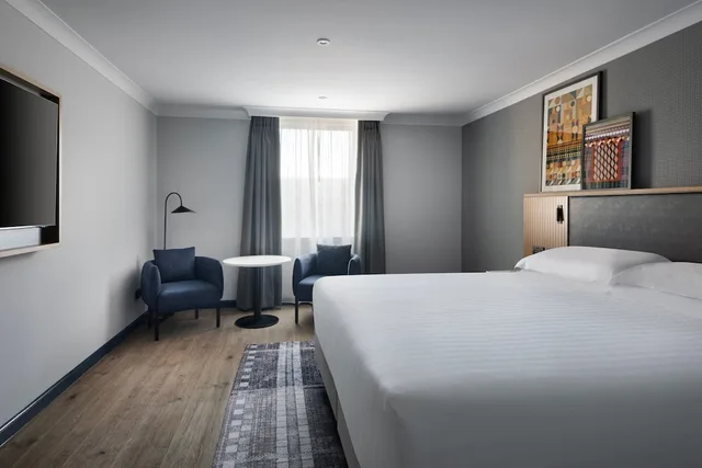 غرفة ديلوكس بسرير مزدوج، Edinburgh Marriott Hotel Holyrood 2/8