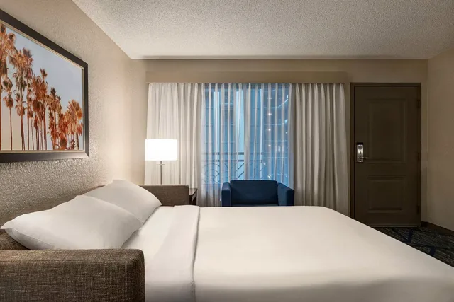 جناح بريميوم بسريرين كوين، Embassy Suites by Hilton Miami International Airport 1/3