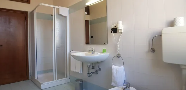 غرفة رباعية، Terme Di Castel San Pietro 7/8