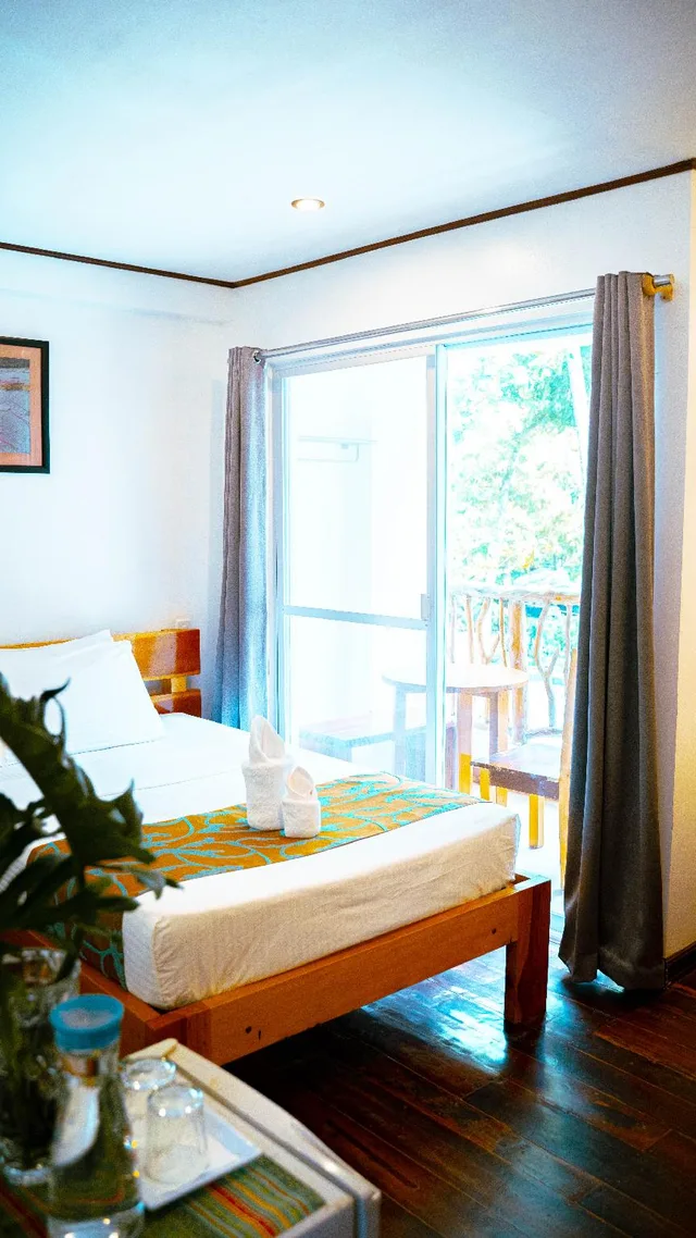غرفة ديلوكس بسريرين مزدوجين بشرفة، DIVEGURUS BORACAY BEACH RESORT 1/2