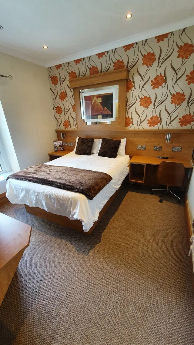 Standard, King Bed, Rose Park Annex 2/10