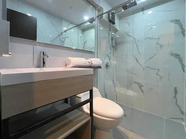 غرفة قياسية بسرير كوين، Hotel Continental All Suites 3/3