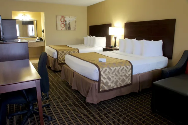 Deluxe, 2 Queen Beds, Best Western Green Tree Inn 4/8