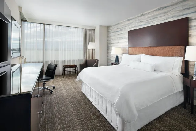 غرفة بسرير كينج بإطلالة على المدينة، The Westin Washington National Harbor 3/7