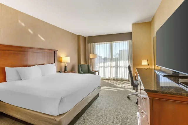غرفة ديلوكس بسرير كينج لذوي الإعاقة، Drury Inn & Suites Phoenix Tempe 1/5