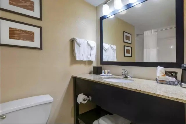 غرفة بسريرين كوين مع أريكة، Comfort Inn & Suites Peachtree Corners - Norcross 9/9