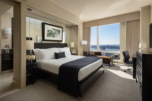 جناح بإطلالة على النهر بغرفتي نوم، Mandarin Oriental New York 1/3