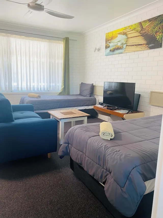 غرفة عائلية بسرير كوين وسريرين منفصلين، ILUKA MOTEL 3/6