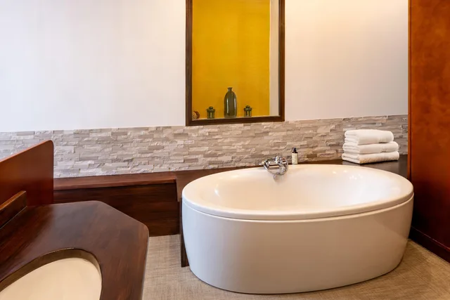 Junior Suite, Queen Bed, Panoramic Sea View, Bath and Shower, Terrace، Best Western Plus La Rade 4/6