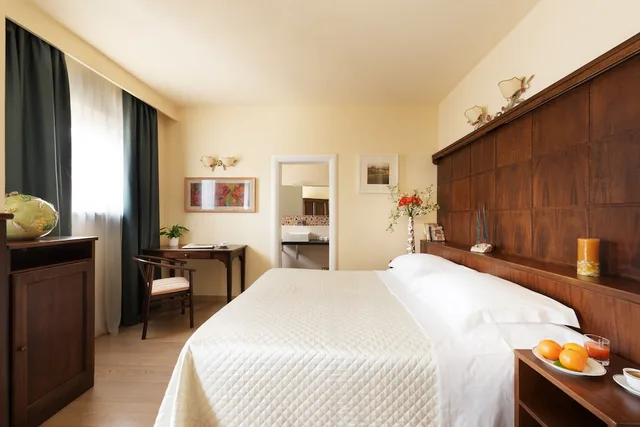 Standard, Double Bed, Hotel Corsignano 2/5