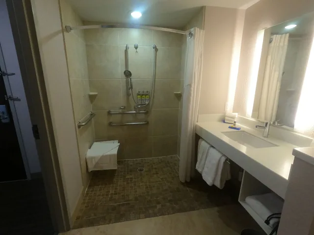 غرفة قياسية بسريرين مزدوجين بإطلالة على الجبل، Holiday Inn Express Hotel and Suites Albuquerque Historic Old Town 6/8