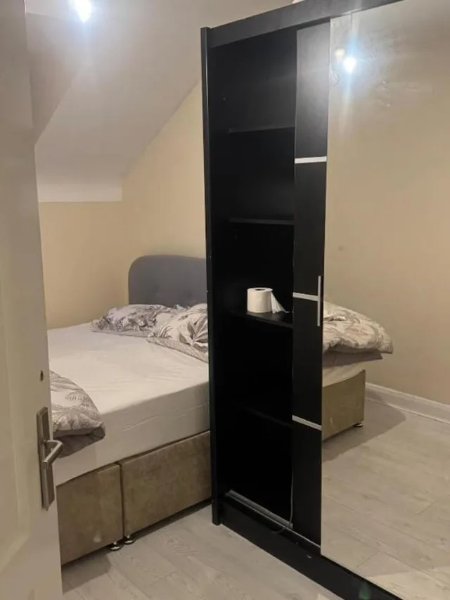 غرفة قياسية مزدوجة بسرير كينج، OYO Komegloba Mega room 2/6