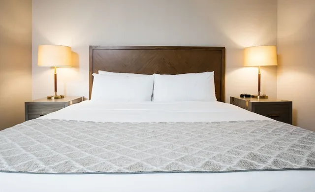 Suite, King Bed, Pomeroy Inn & Suites Prince George 2/4
