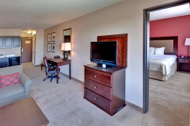 جناح تنفيذي بسرير كينج، Holiday Inn Hotel Amp Suites Bakersfield North 3/8