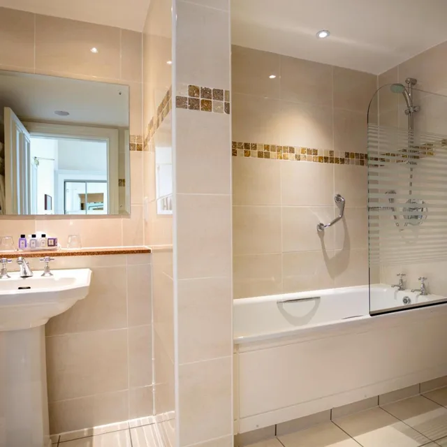 جناح سوبيريور، Macdonald Frimley Hall Hotel And Spa 7/9