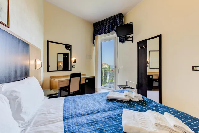 غرفة رباعية بشرفة، Hotel Verona 4/10