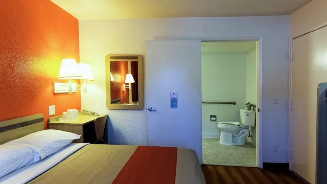 غرفة ديلوكس بسرير مزدوج لذوي الإعاقة، Motel6 Chico, CA 1/5
